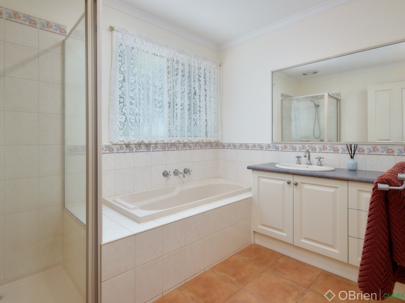5 Romano Court, Drouin VIC 3818