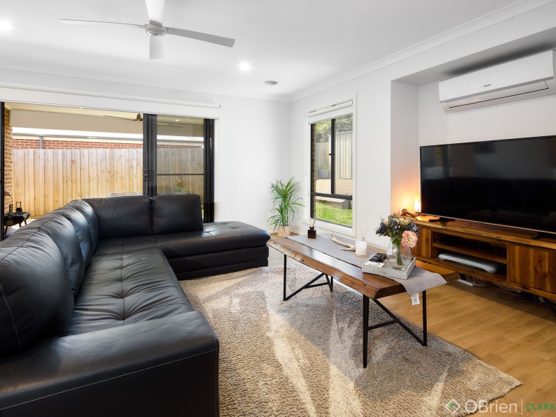 7 Shae Crescent, Drouin VIC 3818
