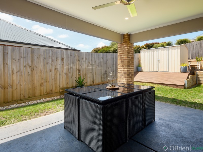 7 Shae Crescent, Drouin VIC 3818