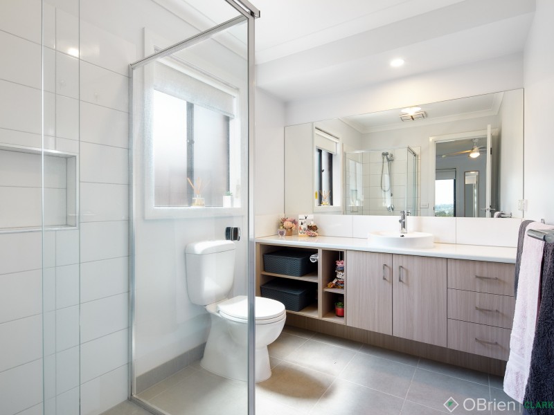 7 Shae Crescent, Drouin VIC 3818