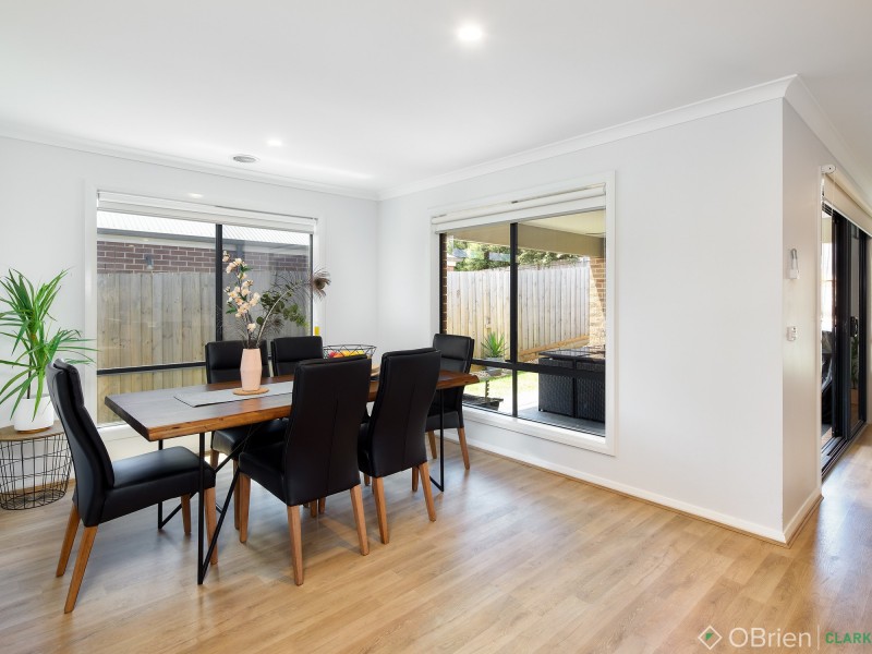 7 Shae Crescent, Drouin VIC 3818