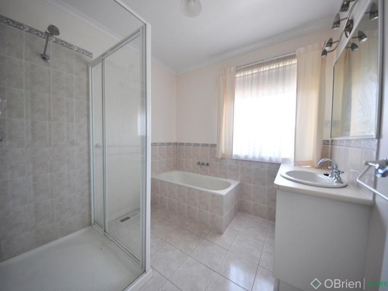 4 Main South Road, Drouin VIC 3818