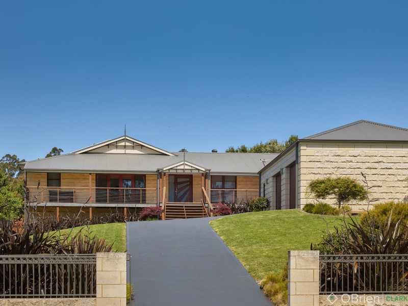 1 Crystal Court, Drouin VIC 3818