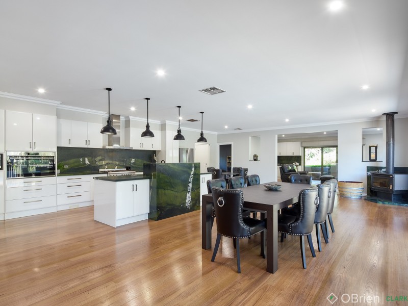 1 Crystal Court, Drouin VIC 3818