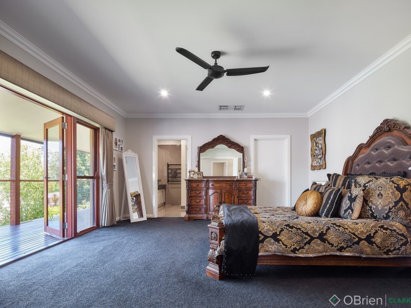 1 Crystal Court, Drouin VIC 3818