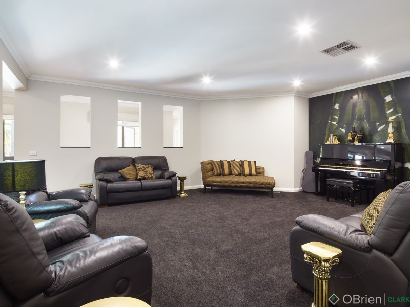 1 Crystal Court, Drouin VIC 3818