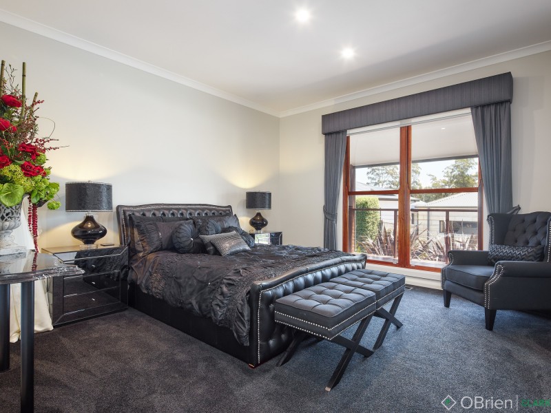 1 Crystal Court, Drouin VIC 3818