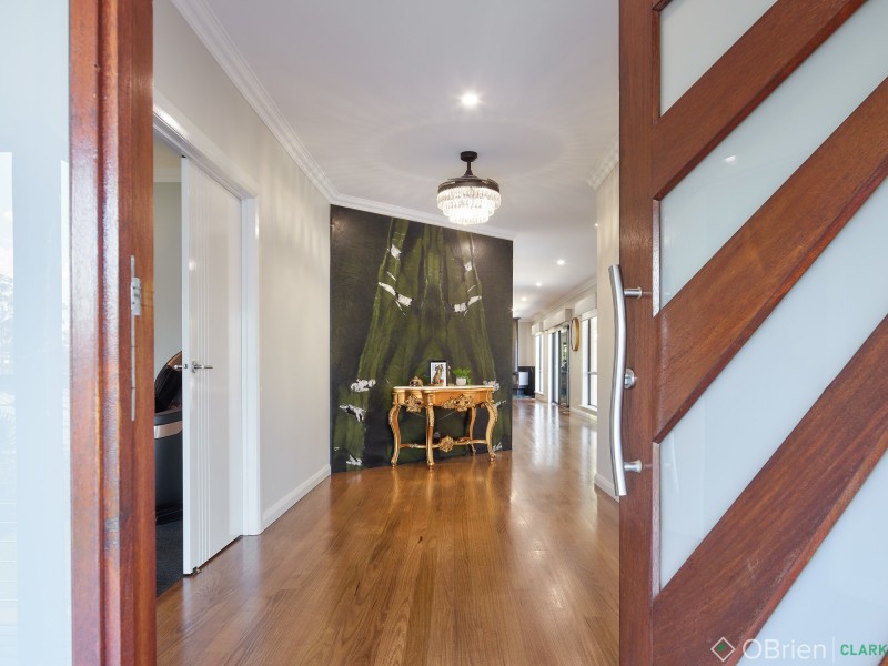 1 Crystal Court, Drouin VIC 3818