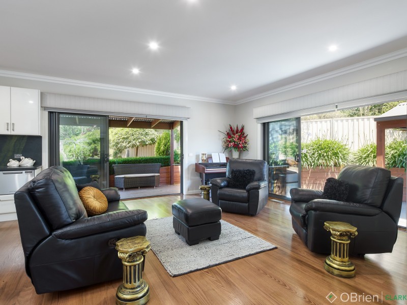 1 Crystal Court, Drouin VIC 3818