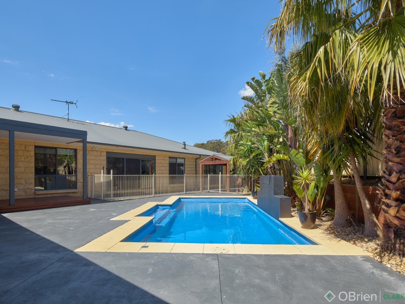 1 Crystal Court, Drouin VIC 3818