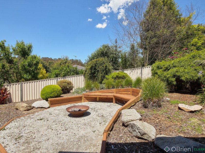 1 Crystal Court, Drouin VIC 3818