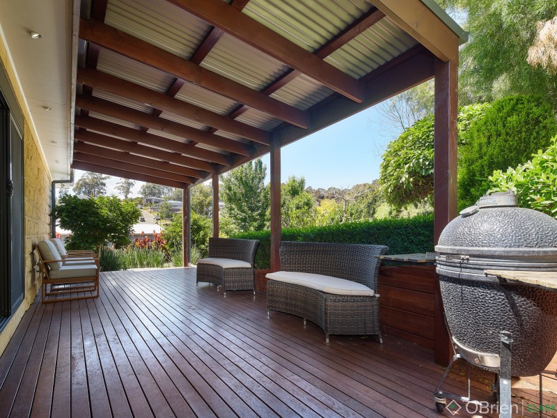 1 Crystal Court, Drouin VIC 3818