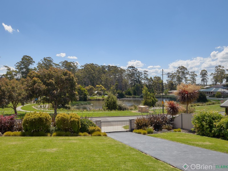 1 Crystal Court, Drouin VIC 3818