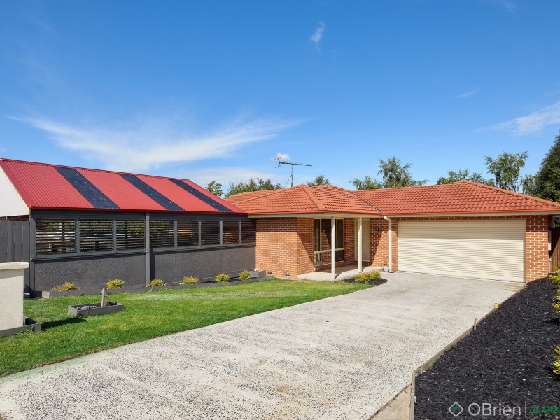12 Richie Court, Drouin VIC 3818