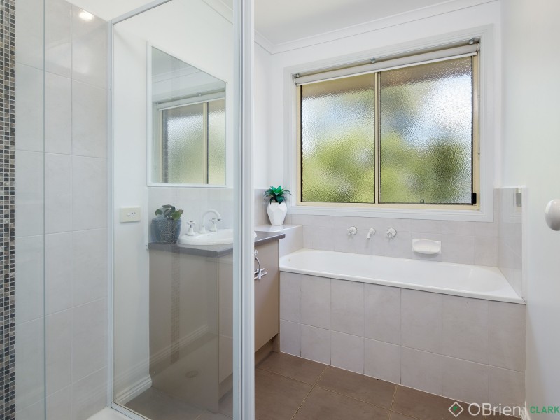 12 Richie Court, Drouin VIC 3818