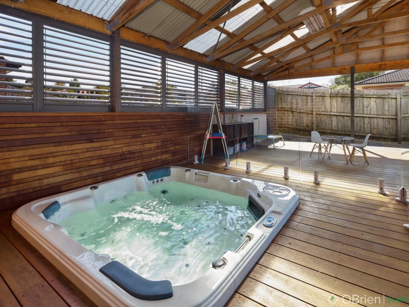 12 Richie Court, Drouin VIC 3818