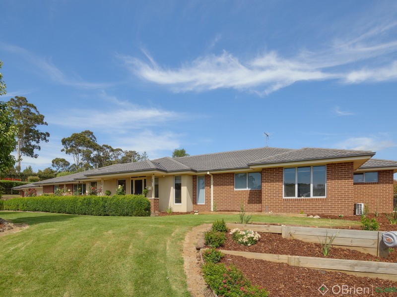 6 Kamanari Court, Drouin VIC 3818