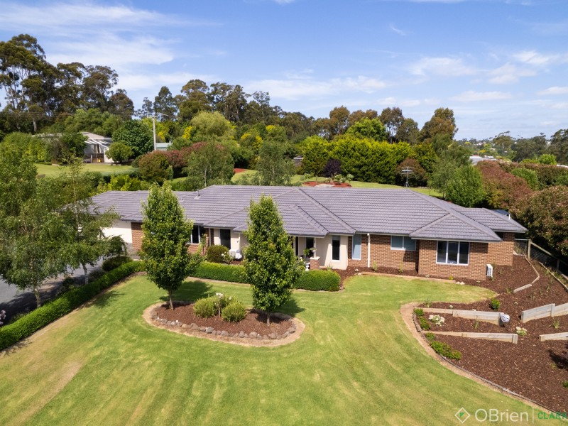 6 Kamanari Court, Drouin VIC 3818