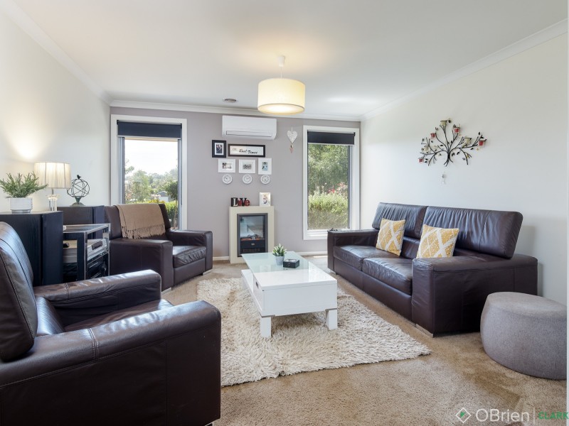 6 Kamanari Court, Drouin VIC 3818