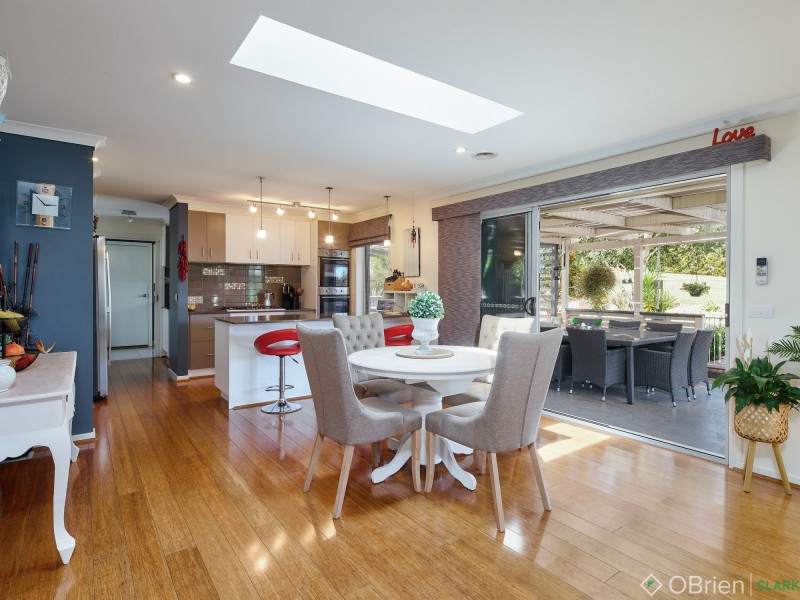 6 Kamanari Court, Drouin VIC 3818