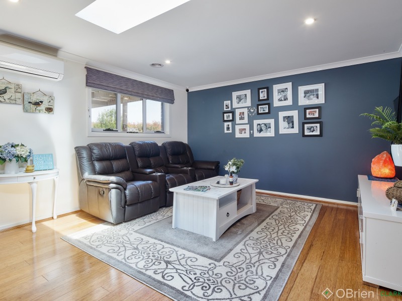 6 Kamanari Court, Drouin VIC 3818