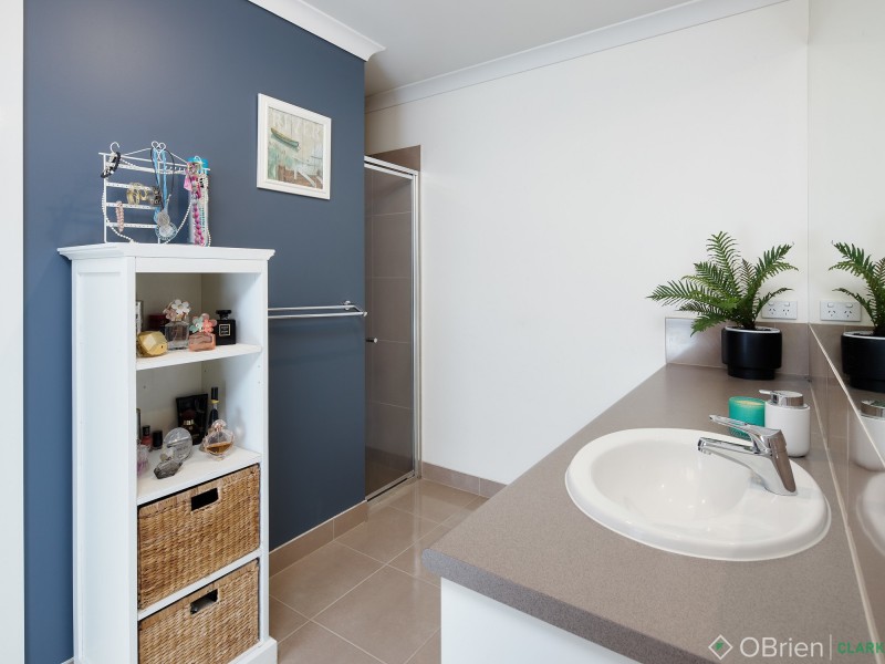 6 Kamanari Court, Drouin VIC 3818