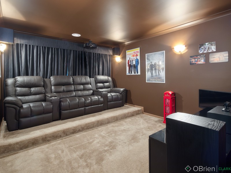 6 Kamanari Court, Drouin VIC 3818