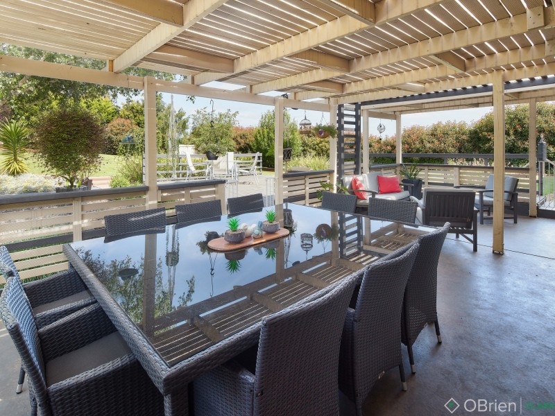 6 Kamanari Court, Drouin VIC 3818