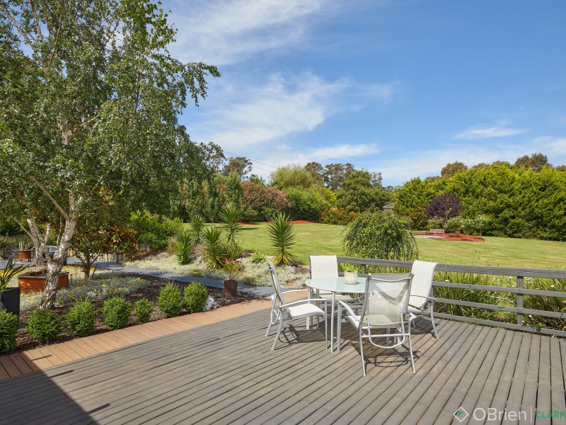 6 Kamanari Court, Drouin VIC 3818