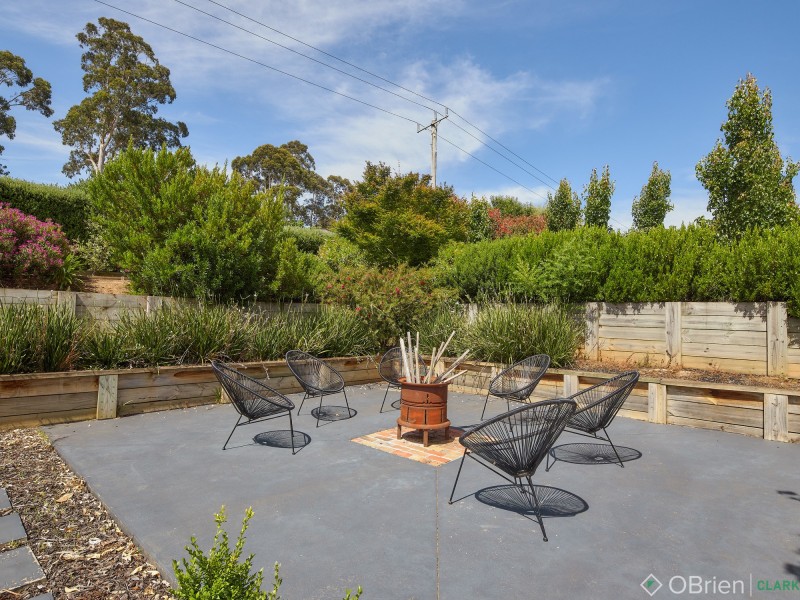 6 Kamanari Court, Drouin VIC 3818