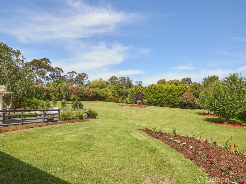 6 Kamanari Court, Drouin VIC 3818