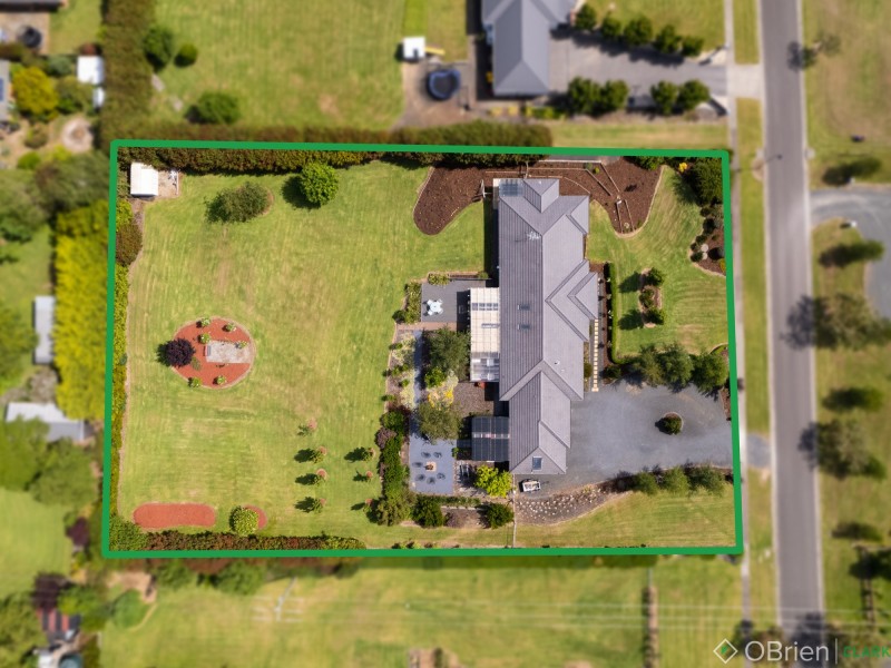 6 Kamanari Court, Drouin VIC 3818