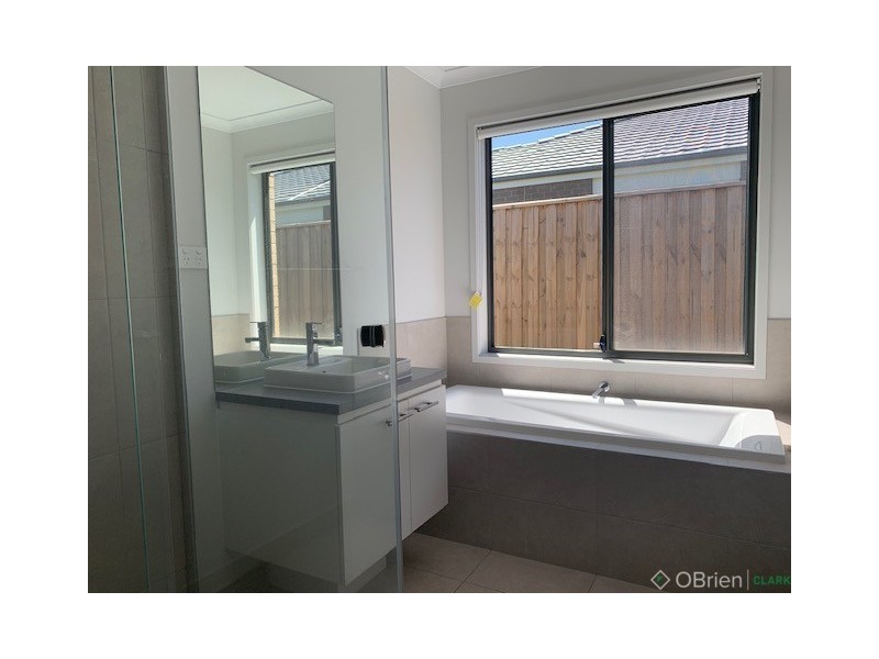 3 Lantana Avenue, Warragul VIC 3820