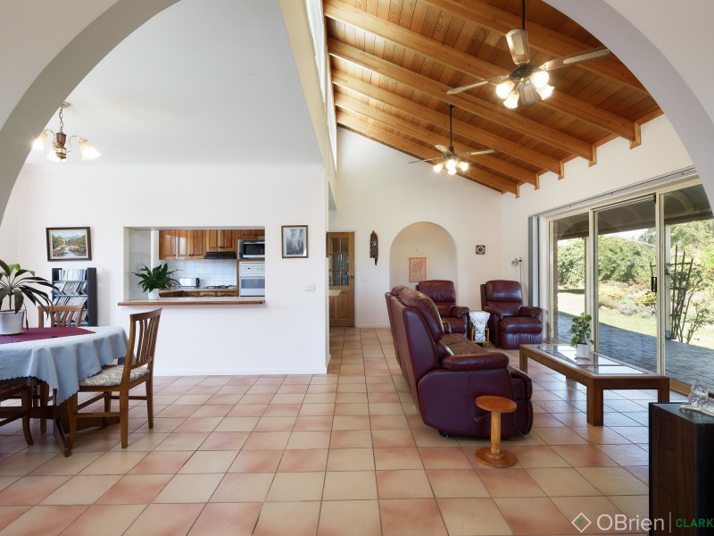 9 Jackson Drive, Drouin VIC 3818