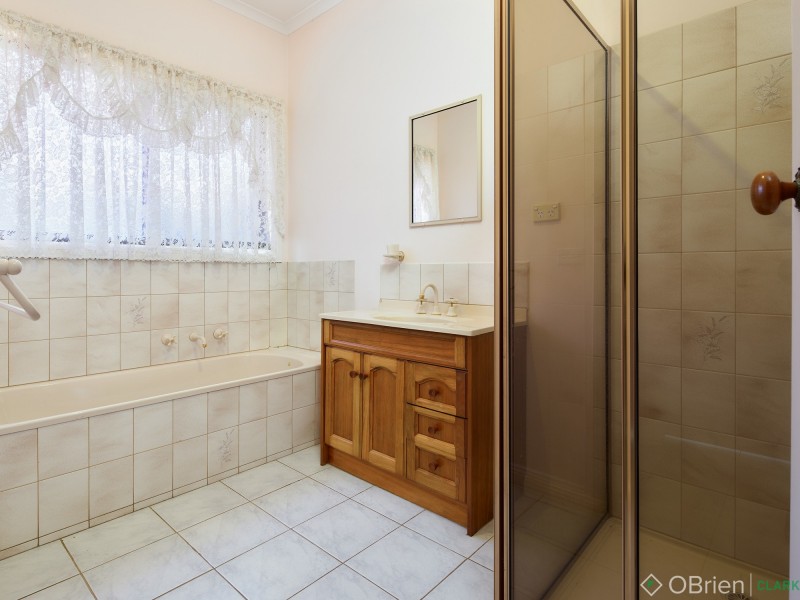 9 Jackson Drive, Drouin VIC 3818