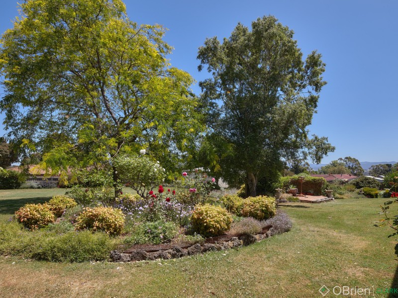 9 Jackson Drive, Drouin VIC 3818