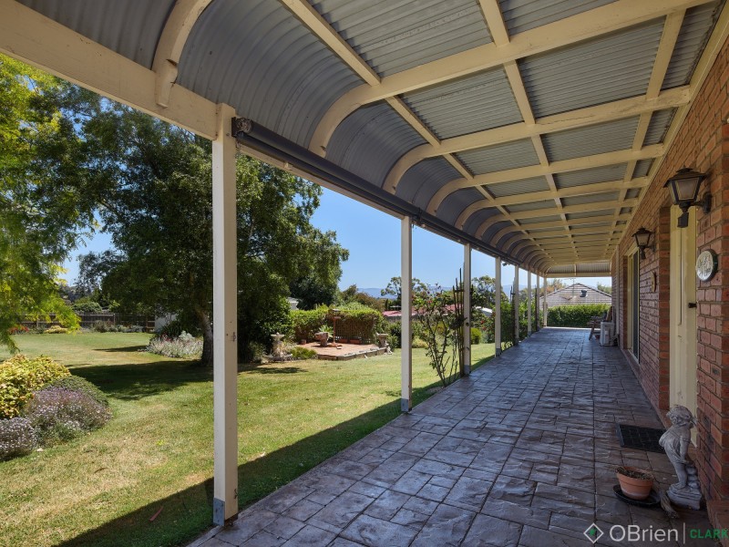 9 Jackson Drive, Drouin VIC 3818