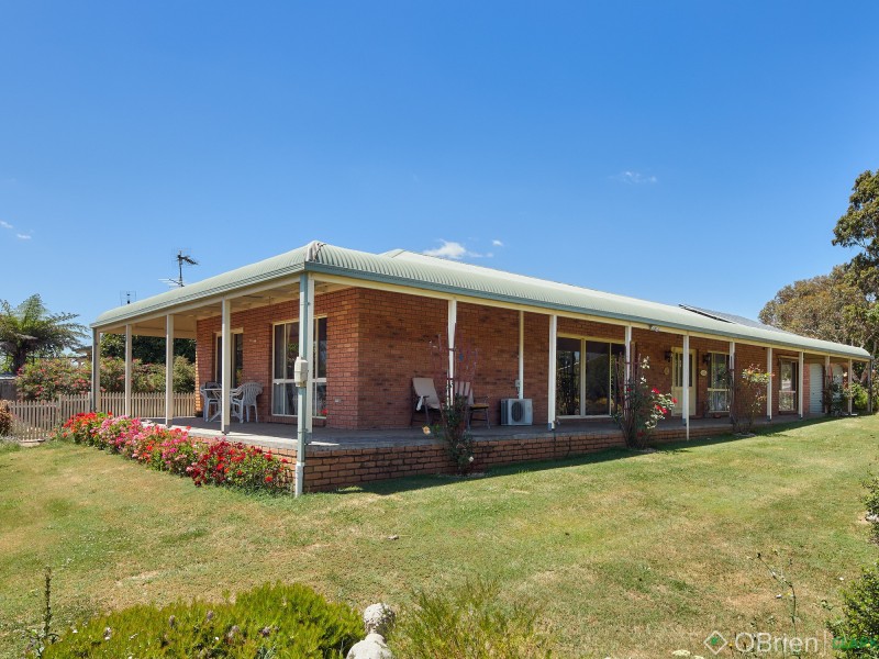 9 Jackson Drive, Drouin VIC 3818