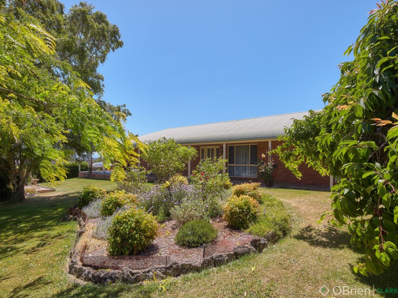 9 Jackson Drive, Drouin VIC 3818