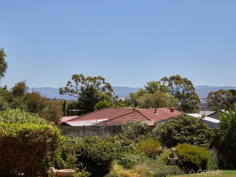 9 Jackson Drive, Drouin VIC 3818