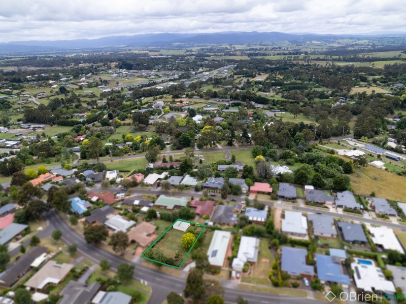 7 Jackson Drive, Drouin VIC 3818