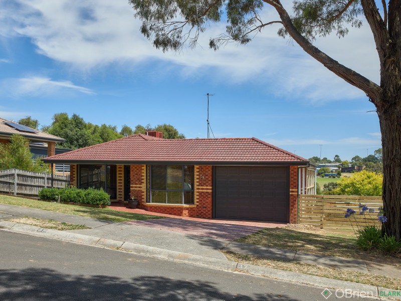 37 Darnum Street, Drouin VIC 3818