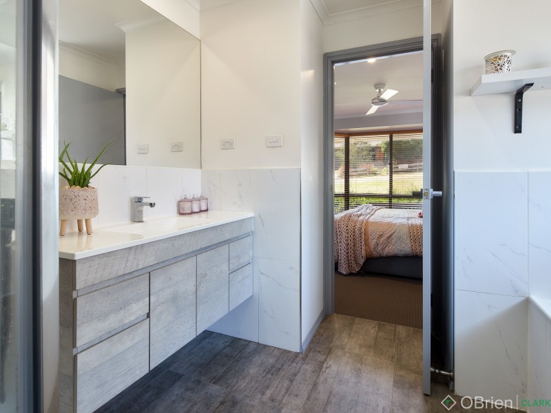 37 Darnum Street, Drouin VIC 3818