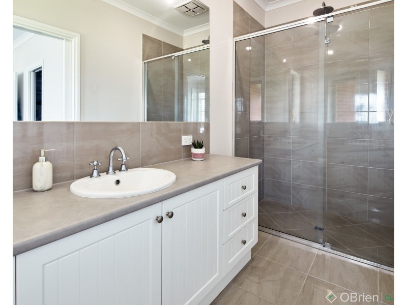 6 Terracini Court, Drouin VIC 3818