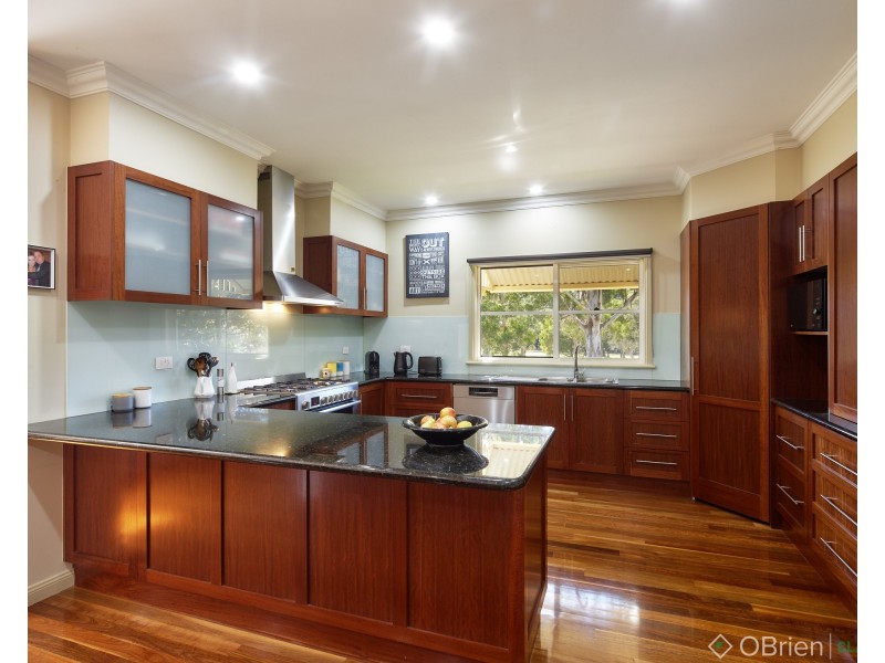 31 Canterbury Close, Drouin VIC 3818