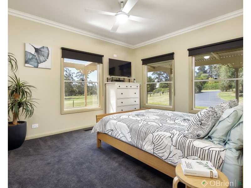 31 Canterbury Close, Drouin VIC 3818