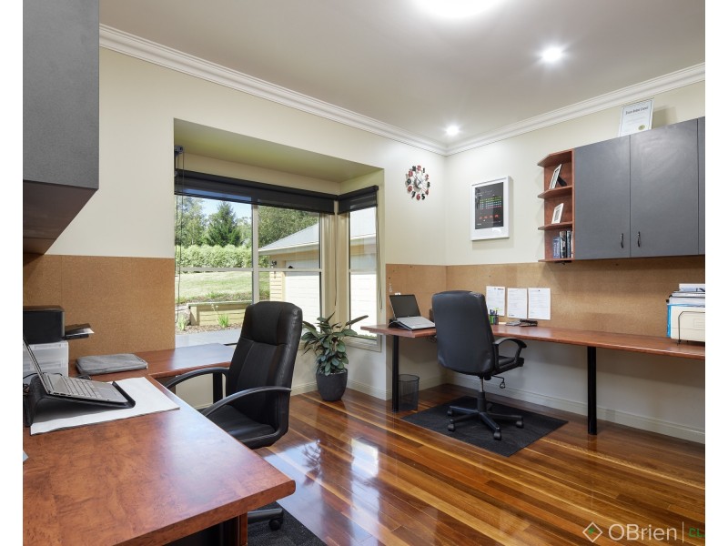 31 Canterbury Close, Drouin VIC 3818