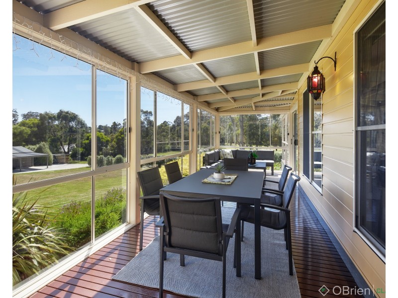 31 Canterbury Close, Drouin VIC 3818
