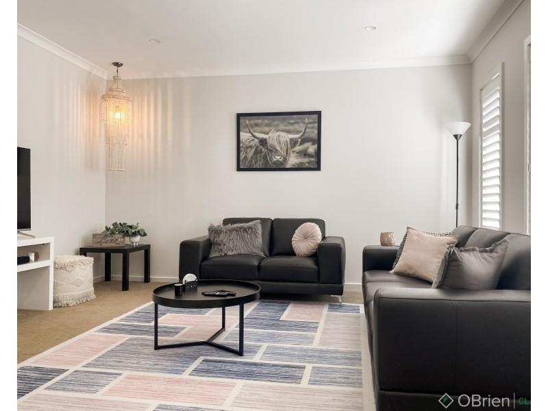 27 Empire Avenue, Drouin VIC 3818