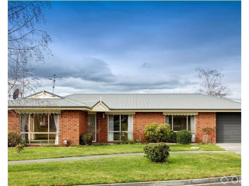 2/2 Janette Close, Warragul VIC 3820